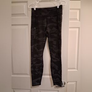 Athleta Rainier Reflective Tight Black Camo Size Small
